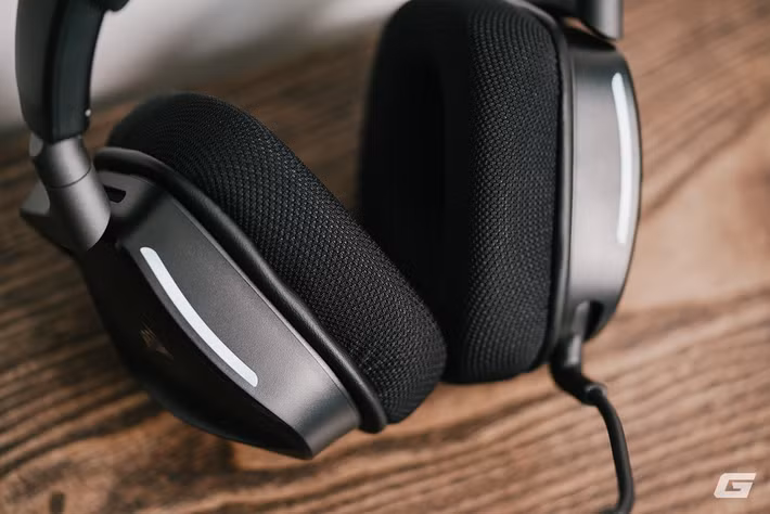 Hệ thống kết nối đa năng gồm dây, 2.4GHz không dây độ trễ thấp và Bluetooth 5.3.(Ảnh: Genk)