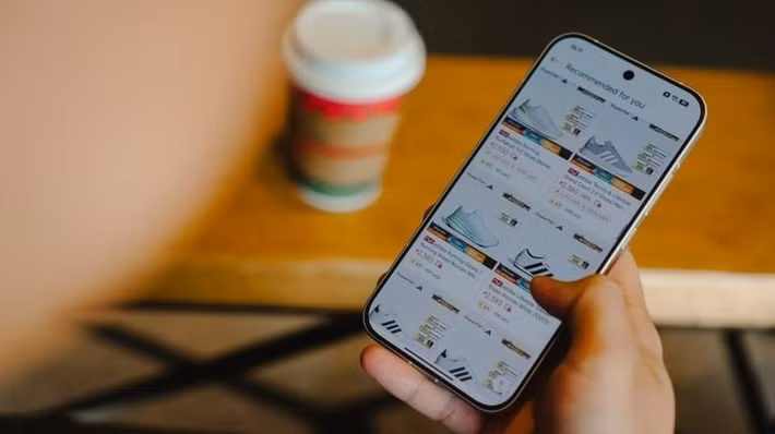 Màn hình AMOLED 6,59 inch hỗ trợ 120Hz, Dolby Vision, HDR10+ cùng loa kép Bose tinh chỉnh.