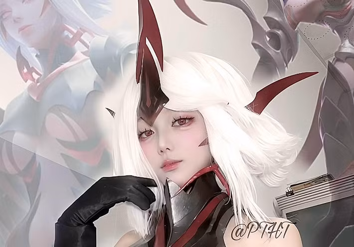 Mới đây, nữ coser Việt Phan Thị Hoài Thương khiến cộng đồng game thủ xôn xao với màn hóa thân cực ấn tượng thành Violet Huyết Ma Thần.