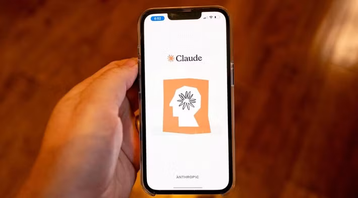 Claude không chỉ là chatbot giao tiếp mà còn trở thành trợ lý AI trong lập trình với Claude Code.