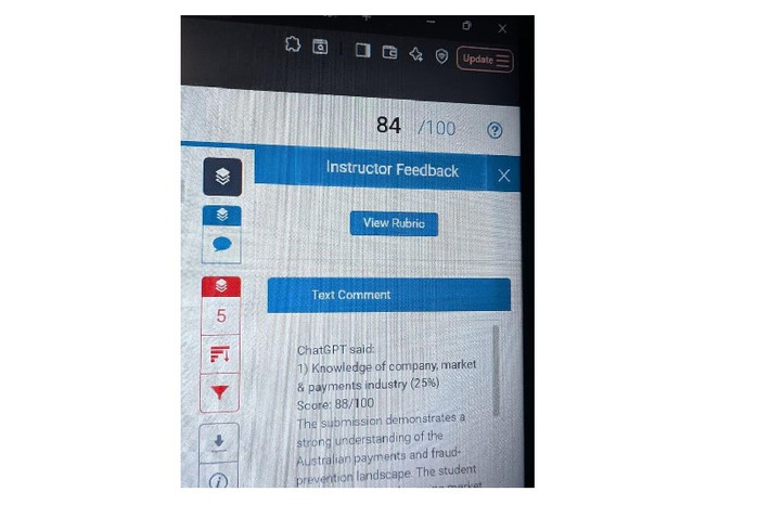 Ảnh chụp màn hình cho thấy phản hồi chấm bài ghi rõ “ChatGPT nói” cùng lời nhận xét và điểm số 88/100. (Ảnh: X/Churgersasx)
