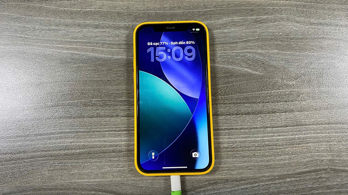 Việc hiển thị thời gian sạc giúp người dùng chủ động hơn trong quản lý pin hằng ngày.