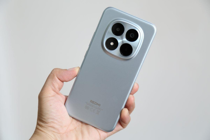 Màn hình AMOLED kích thước lớn, độ phân giải tối đa 1.5K, hỗ trợ HDR10+ và Dolby Vision mang lại trải nghiệm giải trí vượt tầm giá.