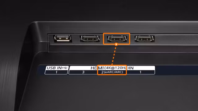 Ngoài hình ảnh, hệ thống âm thanh cũng cần được chú ý với cổng HDMI eARC, cho phép truyền tải âm thanh chất lượng cao đến loa ngoài mà không cần dây kết nối phức tạp.