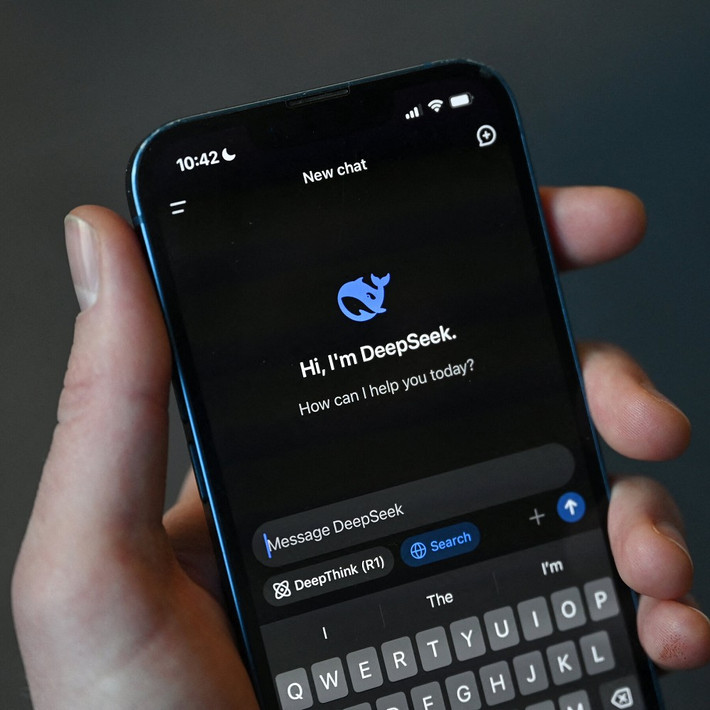 DeepSeek thực hiện 150.000 lượt trao đổi để cải thiện logic và kiểm duyệt truy vấn nhạy cảm.