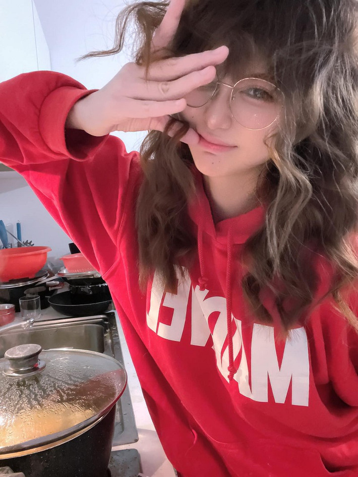 Chỉ một video đơn giản đã biến cô thành chủ đề nóng, hứa hẹn còn gây sốt nhiều lần nữa.