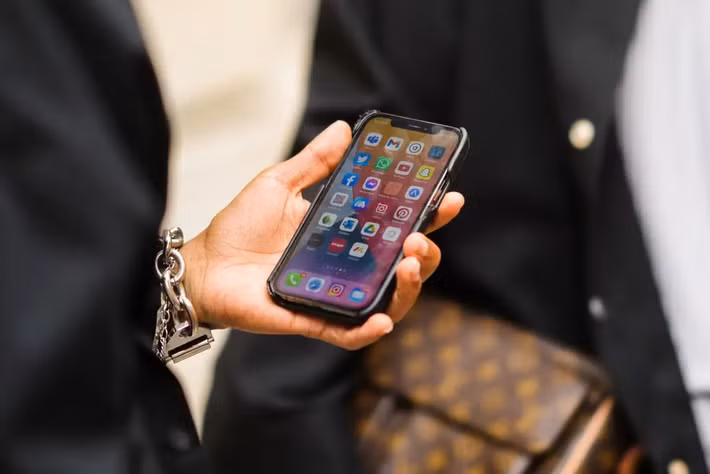 West Virginia yêu cầu Apple bồi thường, áp dụng biện pháp phát hiện CSAM (tài liệu lạm dụng tình dục trẻ em) hiệu quả hơn.