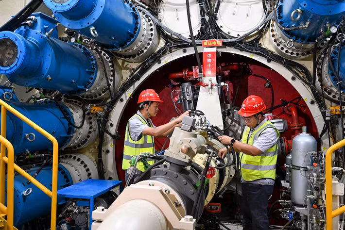 Hệ thống phân tích hàng tỷ dữ liệu địa chất, áp lực nước và độ rung máy khoan.