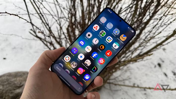 Cây bút Jon Gilbert quyết định “tổng vệ sinh” bằng cách gỡ hoặc tắt toàn bộ bloatware.(Ảnh: Android Police)