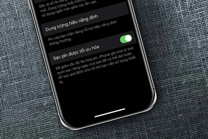 Tắt “Sạc pin tối ưu hóa” giúp pin luôn đầy, sẵn sàng cho cả ngày dài.