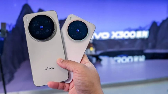 Vivo X300 Pro sở hữu camera tele 200MP tùy chỉnh từ Samsung, vượt trội trong khả năng zoom.