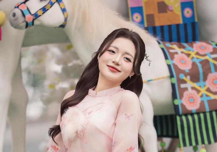 Khoảnh khắc cả ba cùng hội tụ đã tạo nên loạt hình ảnh viral mạnh mẽ trên mạng xã hội.