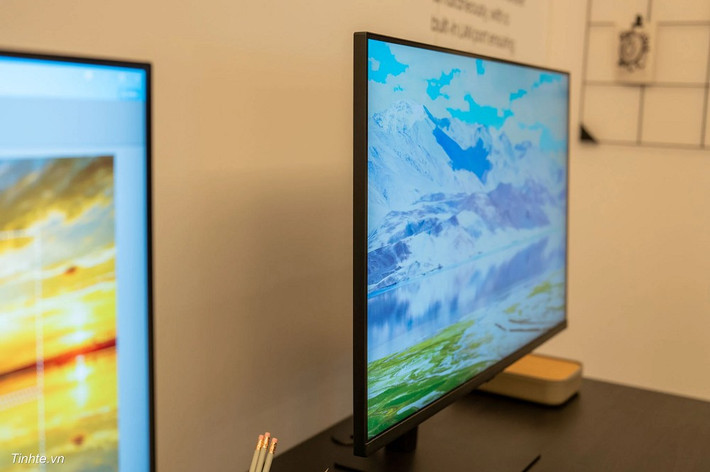 Tích hợp công tắc KVM, USB-C, LAN và tính năng PBP, PIP giúp kết nối đa thiết bị tiện lợi.(Ảnh: tinhte.vn)