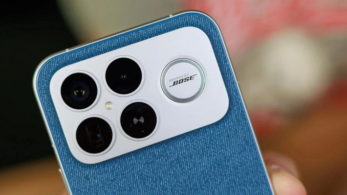 Poco F8 Ultra trở thành chiếc điện thoại đầu tiên tích hợp loa siêu trầm chuyên dụng.