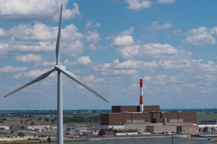 Một dự án có thể nộp ở nhiều bang, khiến nhiều công ty điện cùng mở rộng công suất không cần thiết.