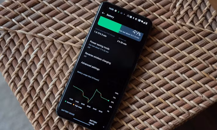 Nếu điện thoại bỗng chậm, pin sụt nhanh, dữ liệu tăng bất thường hoặc nhận OTP lạ, rất có thể bạn đã bị nhiễm mã độc.