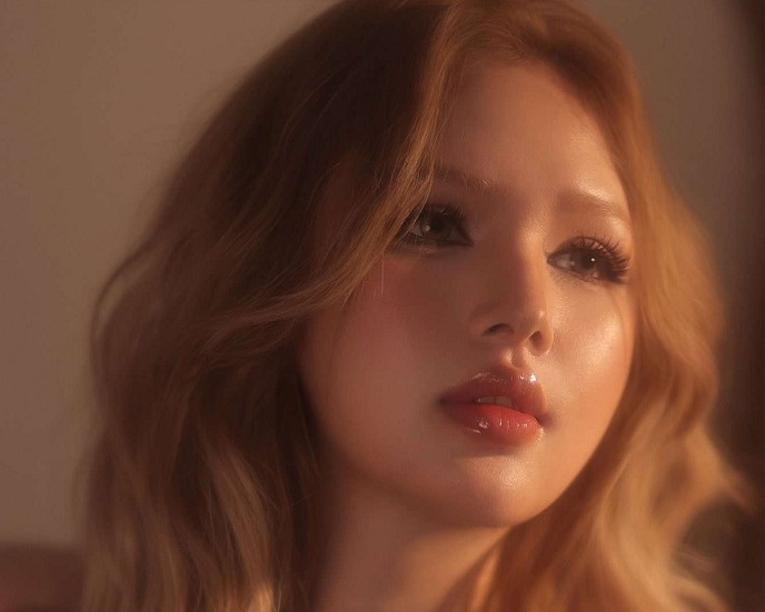 Dù trải qua nhiều thay đổi, cô nàng vẫn giữ vững sức hút và được yêu mến trên mạng xã hội.