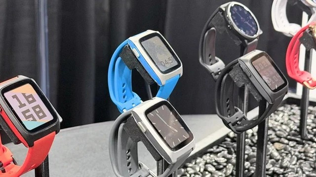 3. Pebble Round 2 trở lại với màn hình e-paper màu 1,3 inch không viền, thiết kế hiện đại.