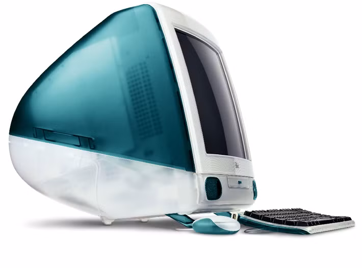 iMac 1998 với vỏ trong suốt đầy màu sắc đã phá vỡ hình ảnh khô cứng của máy tính cá nhân, mở ra xu hướng thẩm mỹ mới.