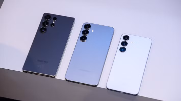 Một điểm mới đáng chú ý là màn hình chống nhìn lén tự động trên S26 Ultra, tăng cường quyền riêng tư khi sử dụng điện thoại nơi công cộng.