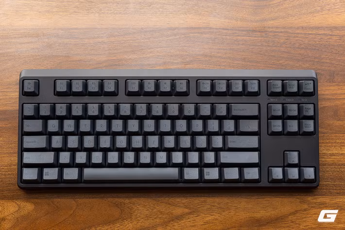 Giữa thị trường bàn phím cơ ngày càng ngập tràn RGB, switch Hall Effect và những thiết kế gaming hầm hố, chiếc Realforce R4 đến từ Nhật Bản lại chọn một hướng đi hoàn toàn trái ngược khi tập trung gần như tuyệt đối vào trải nghiệm gõ và độ bền sử dụng lâu dài. (Ảnh: Genk)