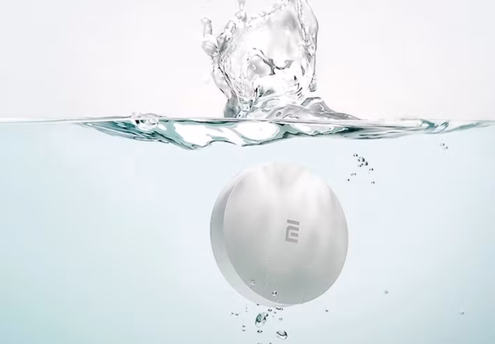 1. Cảm biến ngập nước thông minh Xiaomi giúp phát hiện rò rỉ ngay lập tức và gửi cảnh báo về ứng dụng Mi Home.
