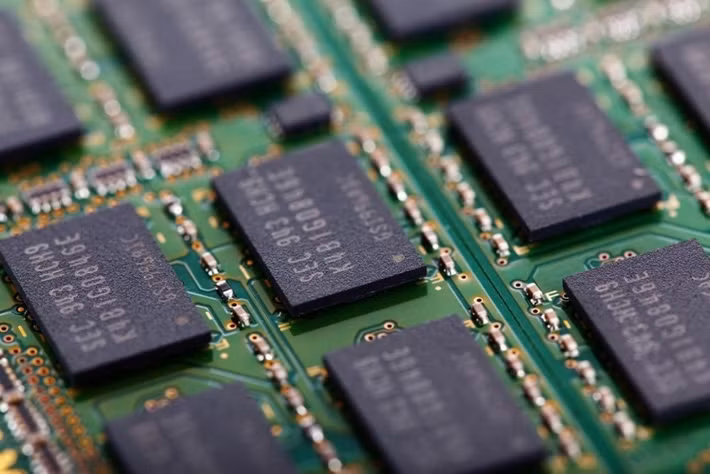 Hệ quả là DRAM và NAND cho thiết bị tiêu dùng bị cắt giảm sản lượng.