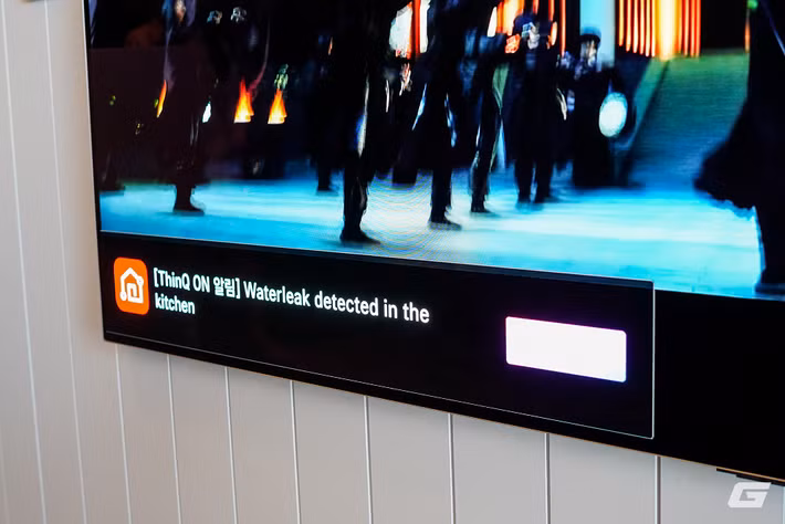 Khi người dùng bước vào nhà, cảm biến sẽ tự động kích hoạt hàng loạt hành động như bật đèn, kéo rèm, phát nhạc và điều chỉnh không gian phù hợp. (Ảnh: Genk)