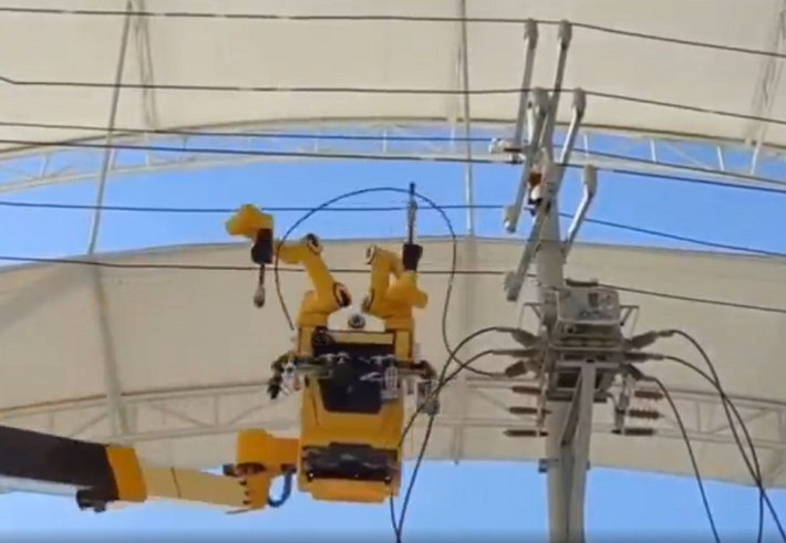 Kỹ thuật viên Wu Xin khẳng định robot loại bỏ hoàn toàn nguy cơ điện giật cho con người.