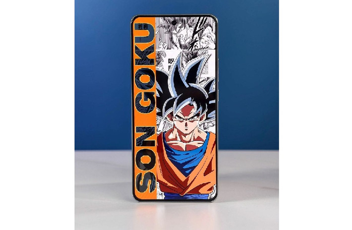 Màn hình LTPO AMOLED 6.78 inch với tần số quét 144Hz và độ sáng tối đa 4500 nits mang lại trải nghiệm thị giác đỉnh cao.