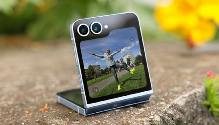 Camera Flex giúp điện thoại tự đứng, hỗ trợ chụp ảnh, quay vlog mà không cần phụ kiện.