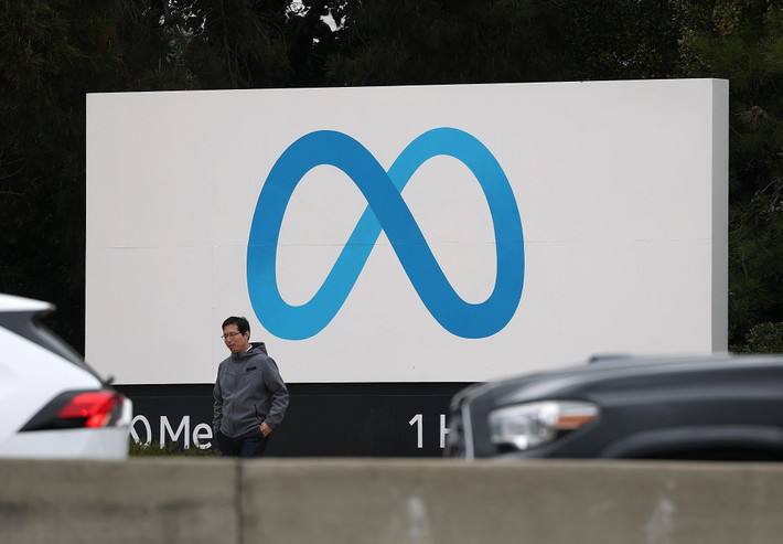 Meta bị Strike 3 Holdings và Counterlife Media kiện vì nghi ngờ tải phim người lớn để huấn luyện AI.