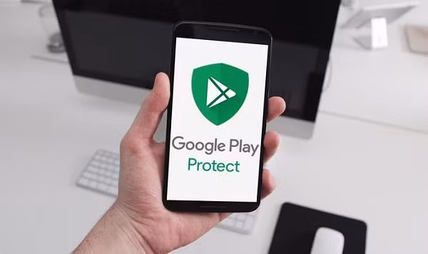 Google khuyến cáo người dùng chỉ tải ứng dụng từ Play Store và luôn bật Play Protect để tự bảo vệ thiết bị.