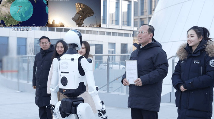 Trong thử nghiệm, robot nhận nhiệm vụ lấy giấy chứng nhận từ xe tự lái và trao tận tay cho con người trong điều kiện kết nối hoàn toàn qua vệ tinh.