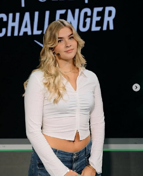 Dù có kinh nghiệm thi đấu và bình luận, Tilde vẫn không thể sống bằng nghề game thủ nữ.