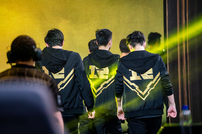 Việc RNG giải thể, nối gót FPX, khiến LPL 2026 chỉ còn 14 đội tham dự, tạo ra lỗ hổng lớn trong cấu trúc giải đấu Trung Quốc.