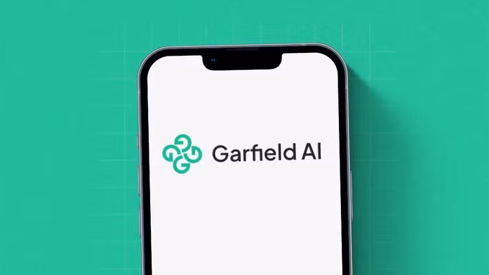 Điểm khác biệt lớn của Garfield AI so với các chatbot AI thông thường là hệ thống này được phát triển chuyên biệt cho lĩnh vực pháp lý, kết hợp giữa các chuyên gia luật và kỹ sư công nghệ, đồng thời hoạt động dưới sự quản lý của Cơ quan Quản lý Luật sư Anh (SRA), giúp hạn chế hoàn toàn hiện tượng "ảo giác AI" - lỗi khiến chatbot tự bịa ra điều luật hoặc án lệ không tồn tại.