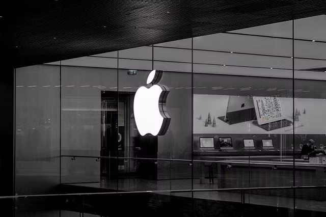 Hiện Apple vẫn chưa đưa ra phản hồi chính thức về vấn đề pin phồng khi bay trên các mẫu iPhone mới.