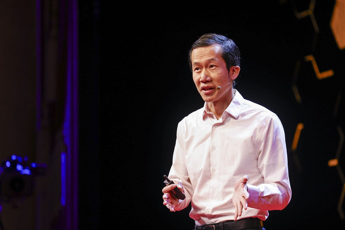 Percy Liang, đồng sáng lập Together AI, nhận định mô hình open-weight giúp dễ dàng tùy chỉnh và áp dụng thực tế.