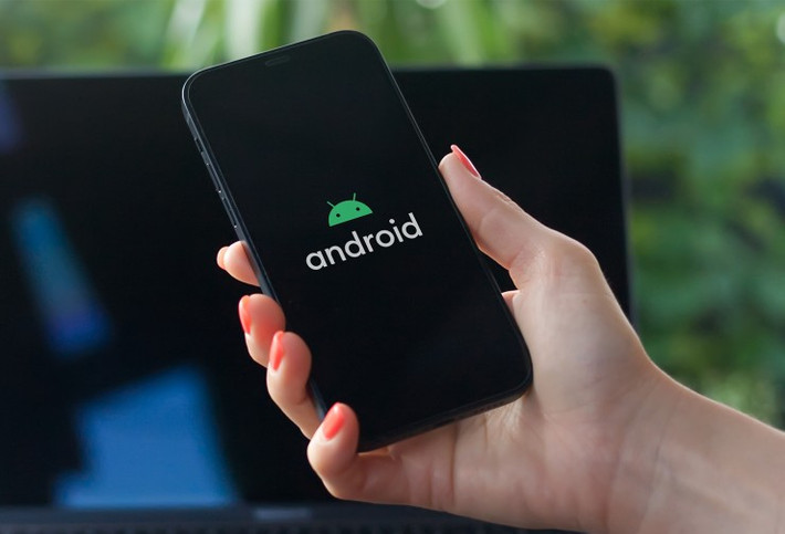 Lời khuyên cấp tốc: kiểm tra cập nhật thủ công, cài đặt ngay và hạn chế ứng dụng lạ để tránh rủi ro.