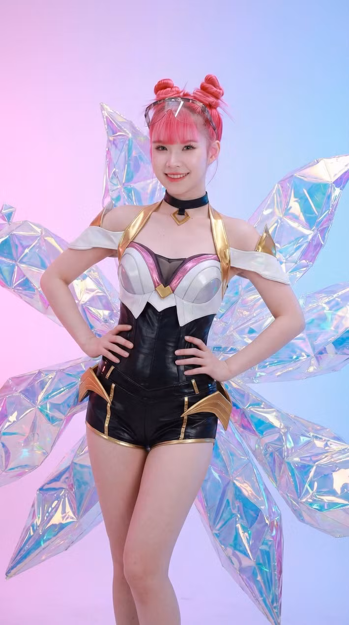 Trước đó, hình ảnh Khởi My hóa thân thành Ahri từng gây tranh cãi khi một số coser phản đối việc sử dụng AI trong cosplay.