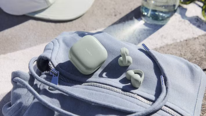 Sản phẩm có 4 màu sắc, giá khoảng 6.1 triệu đồng tại Mỹ và dự kiến 6.5 triệu đồng khi về Việt Nam.