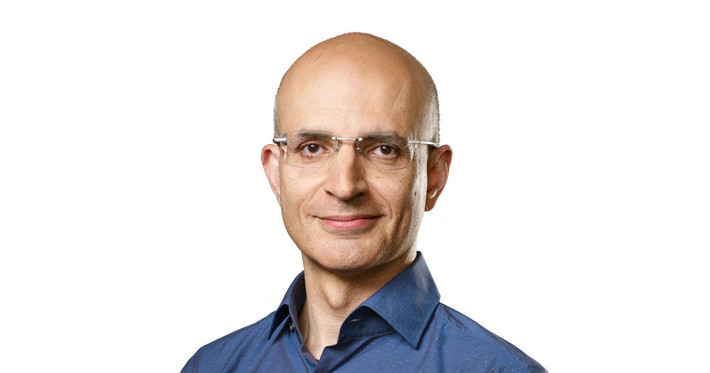 Các nhóm hạ tầng AI và tìm kiếm sẽ được chuyển giao cho Sabih Khan và Eddy Cue.