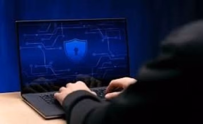 Nó có thể đánh cắp mã PIN, mã xác thực và thông tin đăng nhập mà người dùng không hề hay biết.