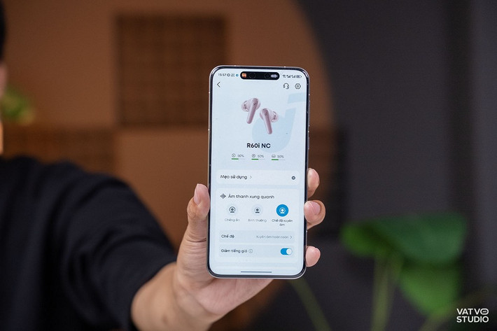 Giá bán chỉ 990.000 đồng với 4 màu sắc, hứa hẹn trở thành lựa chọn hot trên thị trường. (Ảnh: vatvostudio)