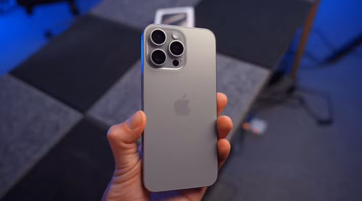 1. iPhone 15 Pro Max nay chỉ còn 18-21,5 triệu đồng, sở hữu khung Titan siêu nhẹ và camera zoom quang học 5x.