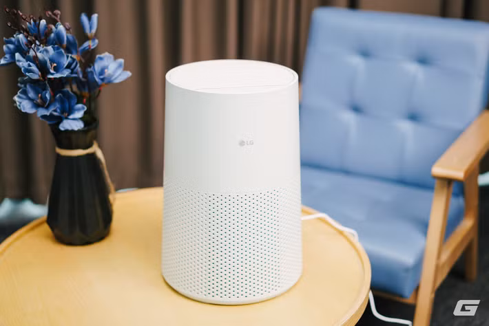 LG tiếp tục khẳng định vị thế trong xu hướng thiết bị gia dụng “tất cả trong một” khi giới thiệu Aero Mini, một chiếc máy lọc không khí nhỏ gọn nhưng đa năng, hướng đến những không gian sống hiện đại, tối giản và diện tích hạn chế. (Ảnh: Genk)
