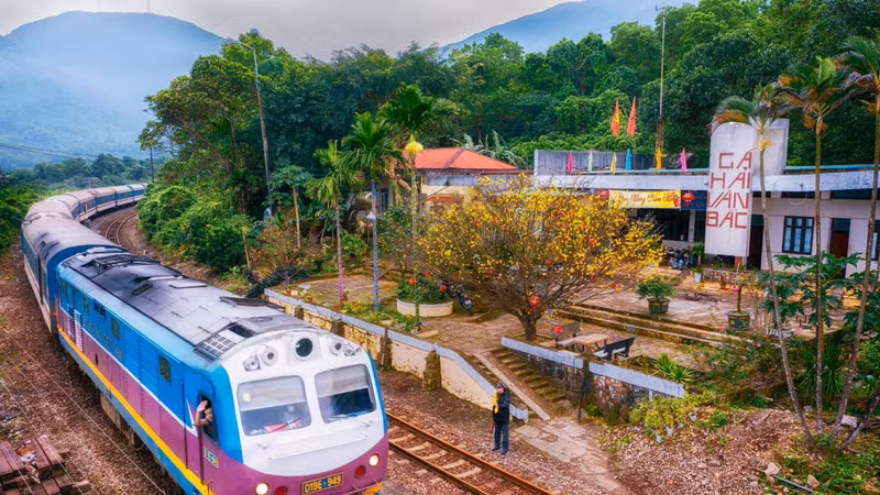 Mở bán vé tàu Tết 2027: Nhà ga hết cảnh chen chúc nhờ kênh bán trực tuyến