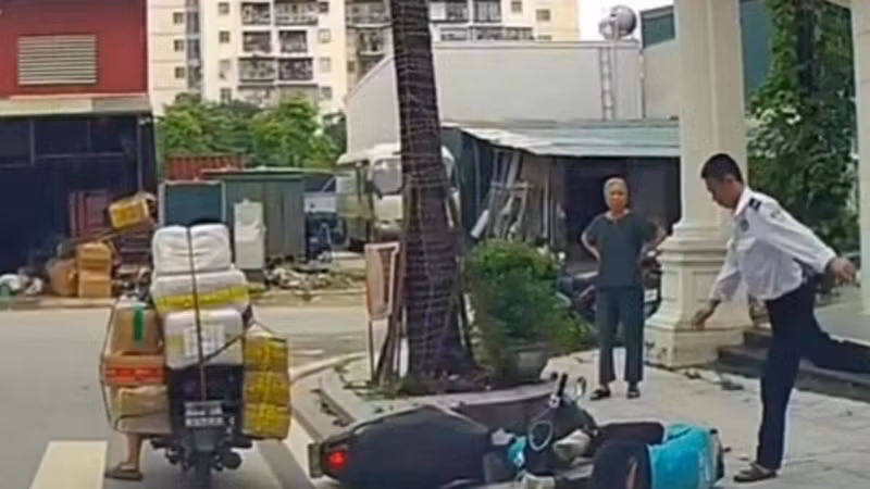 Công an Hà Nội điều tra vụ bảo vệ khu đô thị vô cớ hành hung tài xế