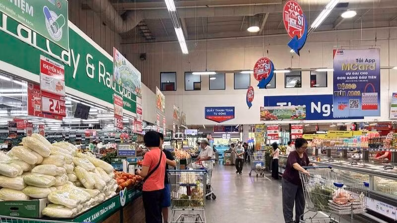 Sức mua TP.HCM cuối năm tăng tốc, doanh nghiệp bán lẻ đổi mới chiến lược